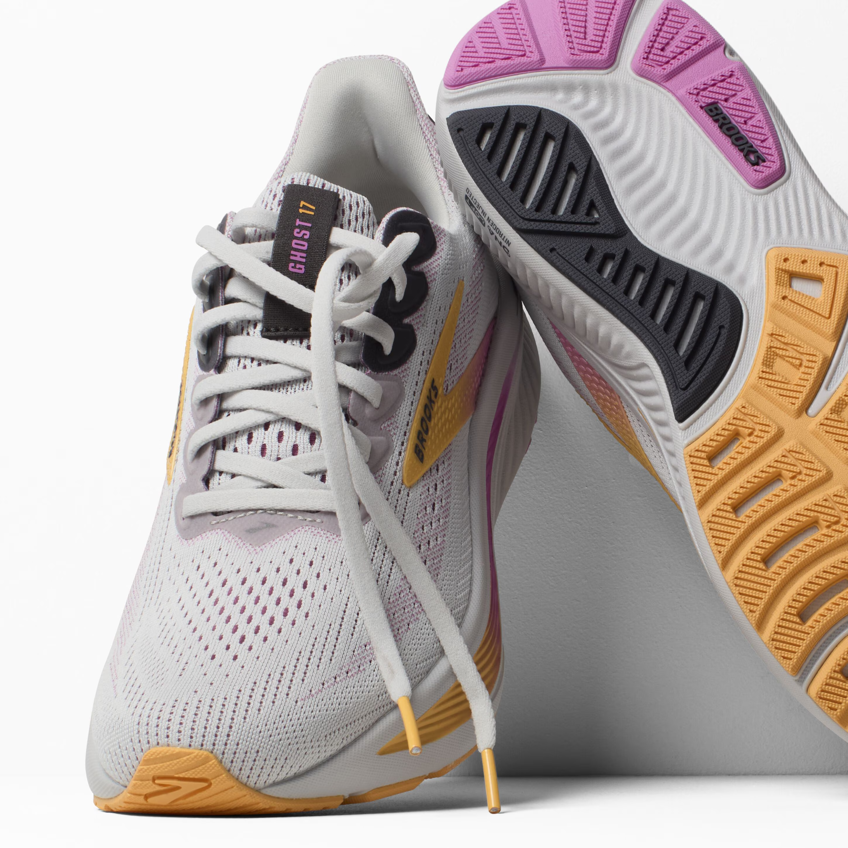 BROOKS- WOMEN'S GHOST 17 SHOE