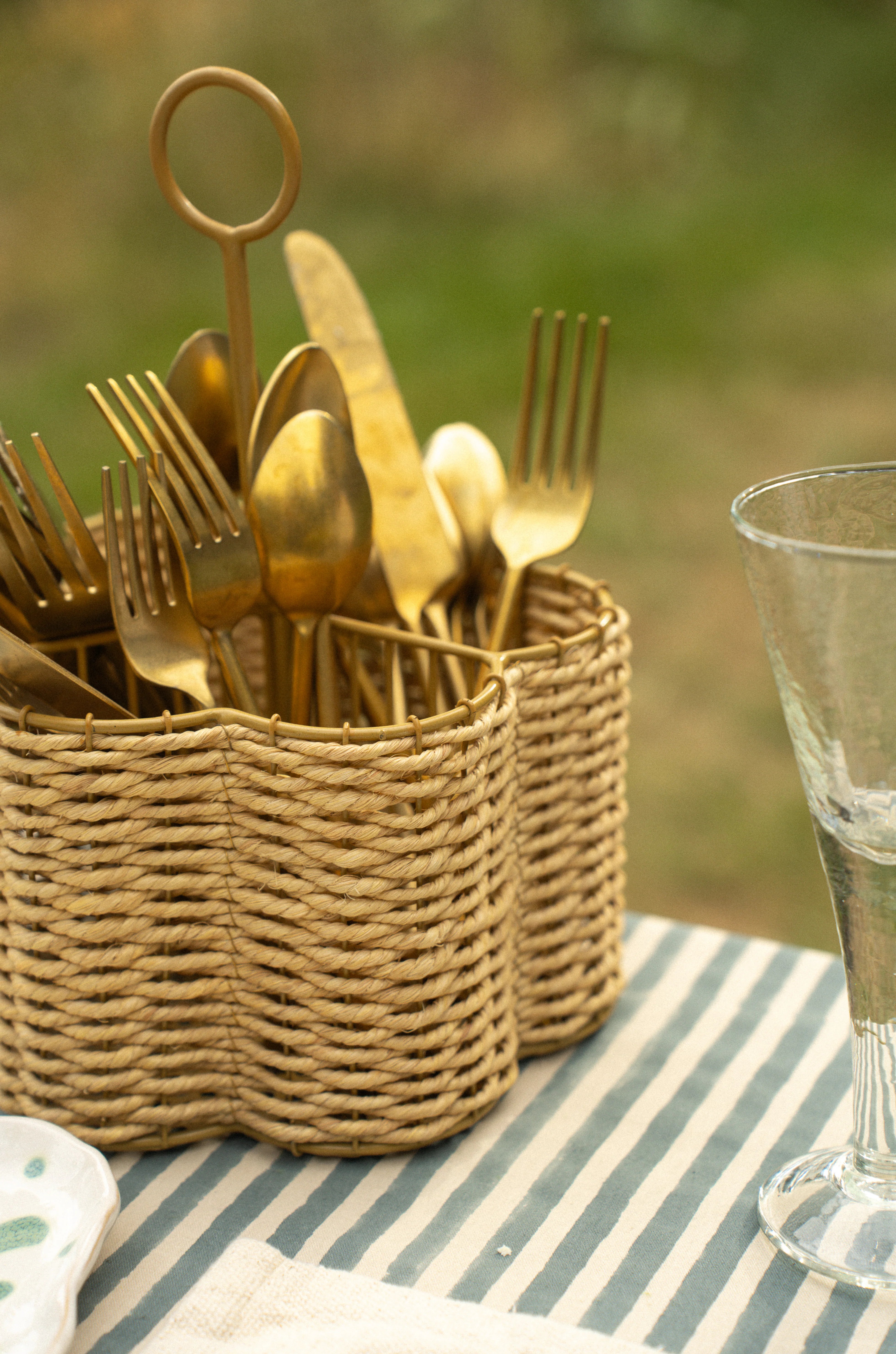 INDABA - WOVEN CUTLERY HOLDER, SCALLOPED