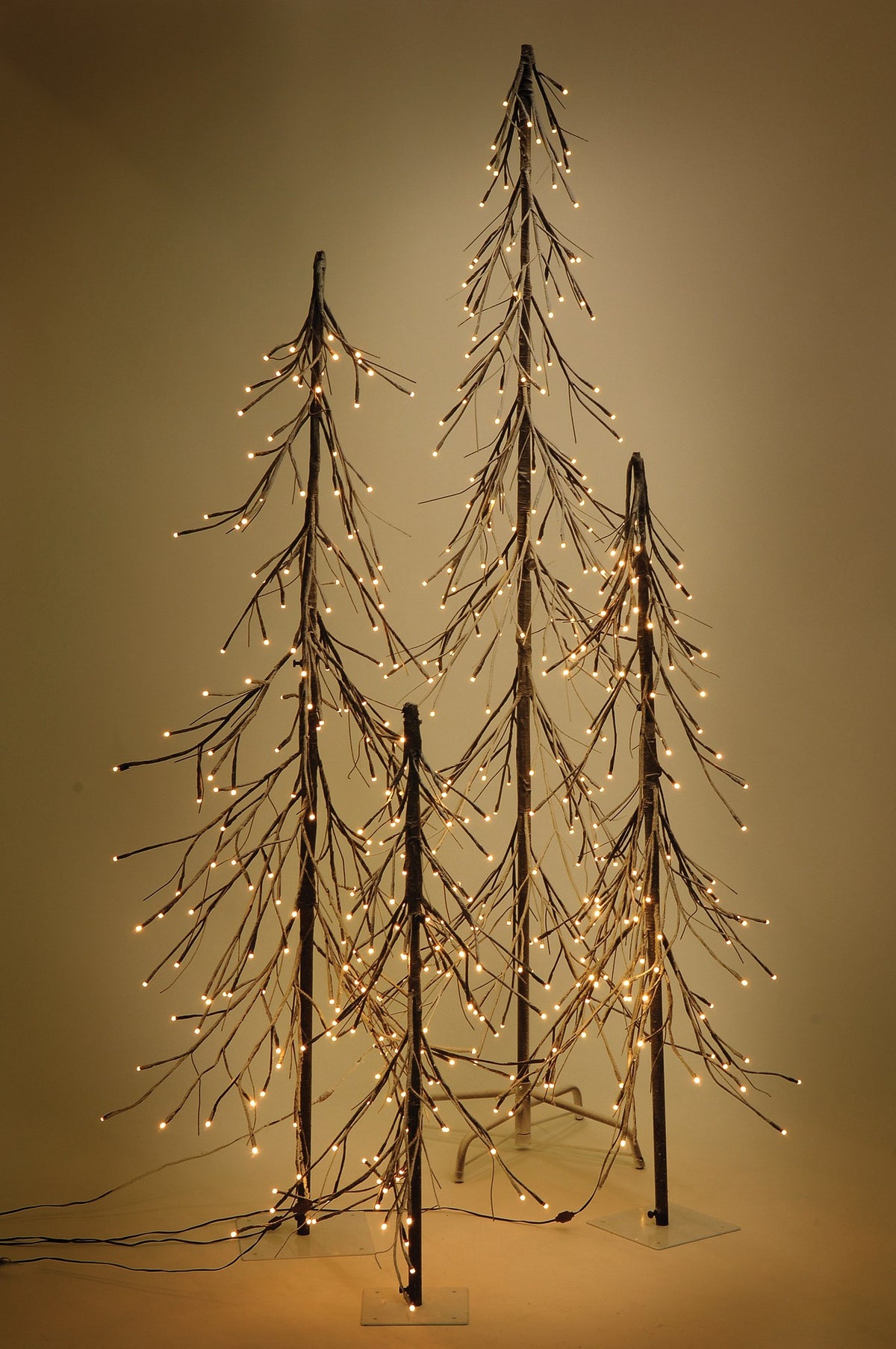 ADV - 6' FIR TREE W/SNOW W/W LED(144) IN
