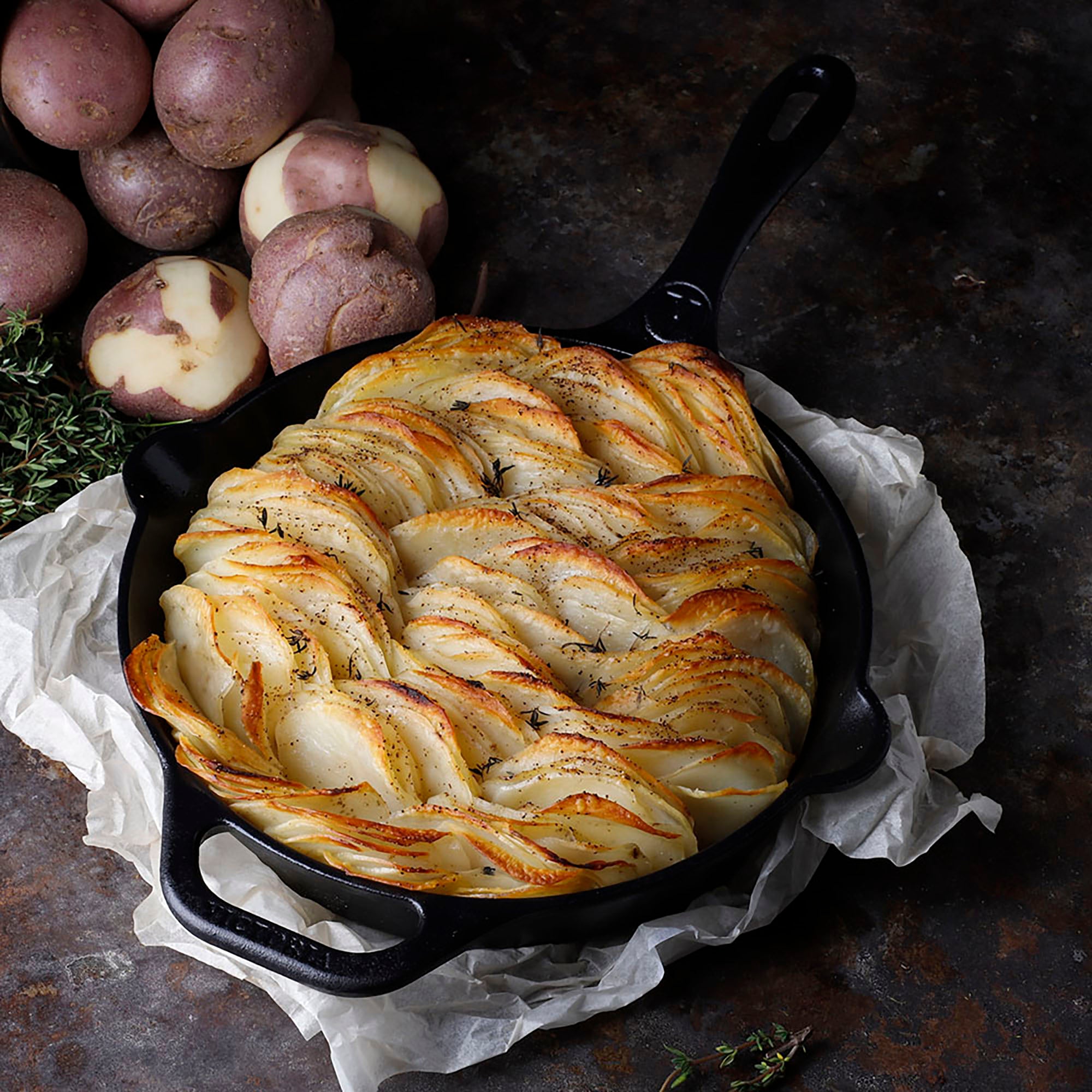 VICTORIA - 10" SEASONED SKILLET