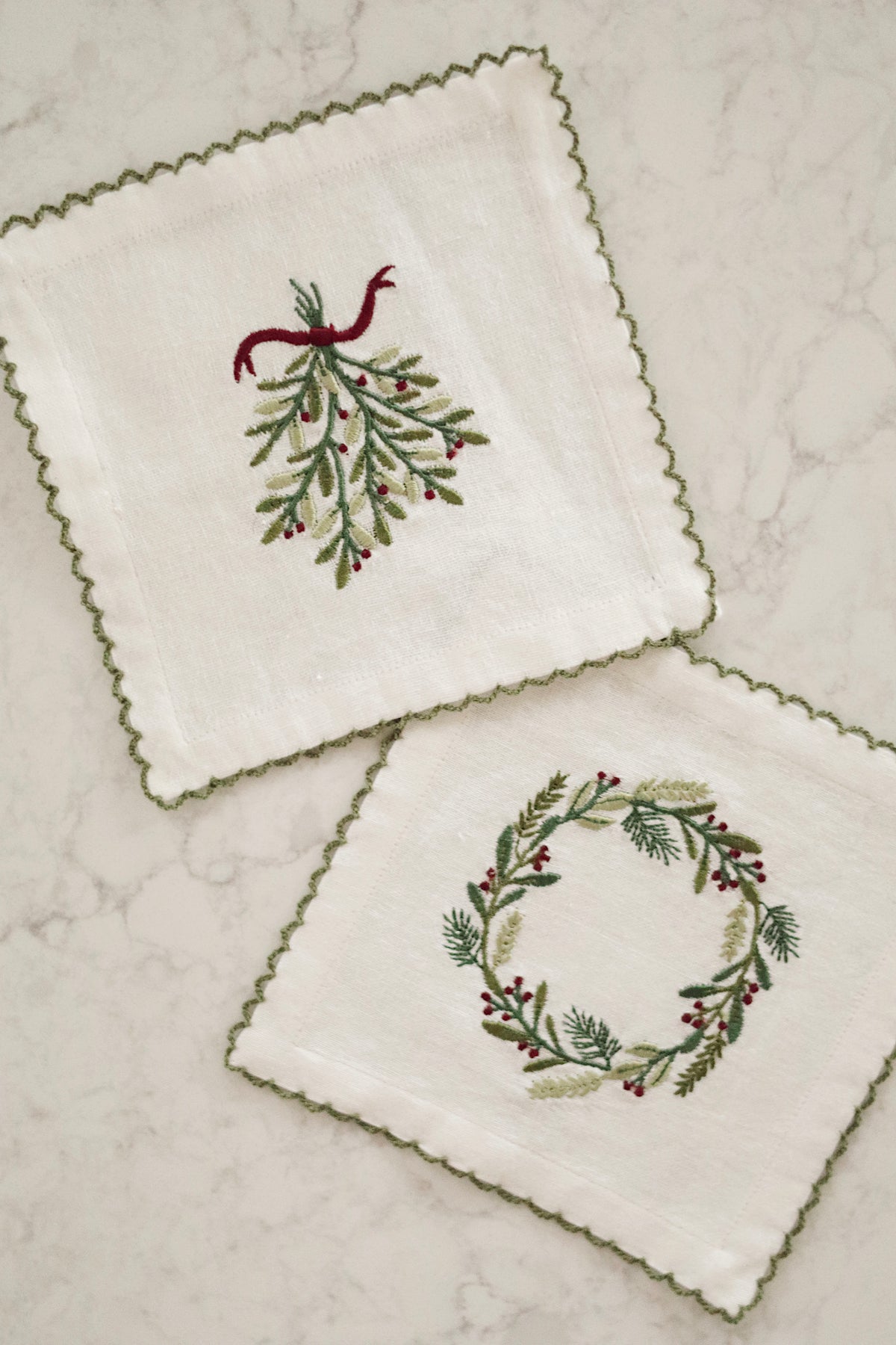 INDABA - EMBROIDERED MISTLETOE/WREATH COCKTAIL NAPKINS S/4