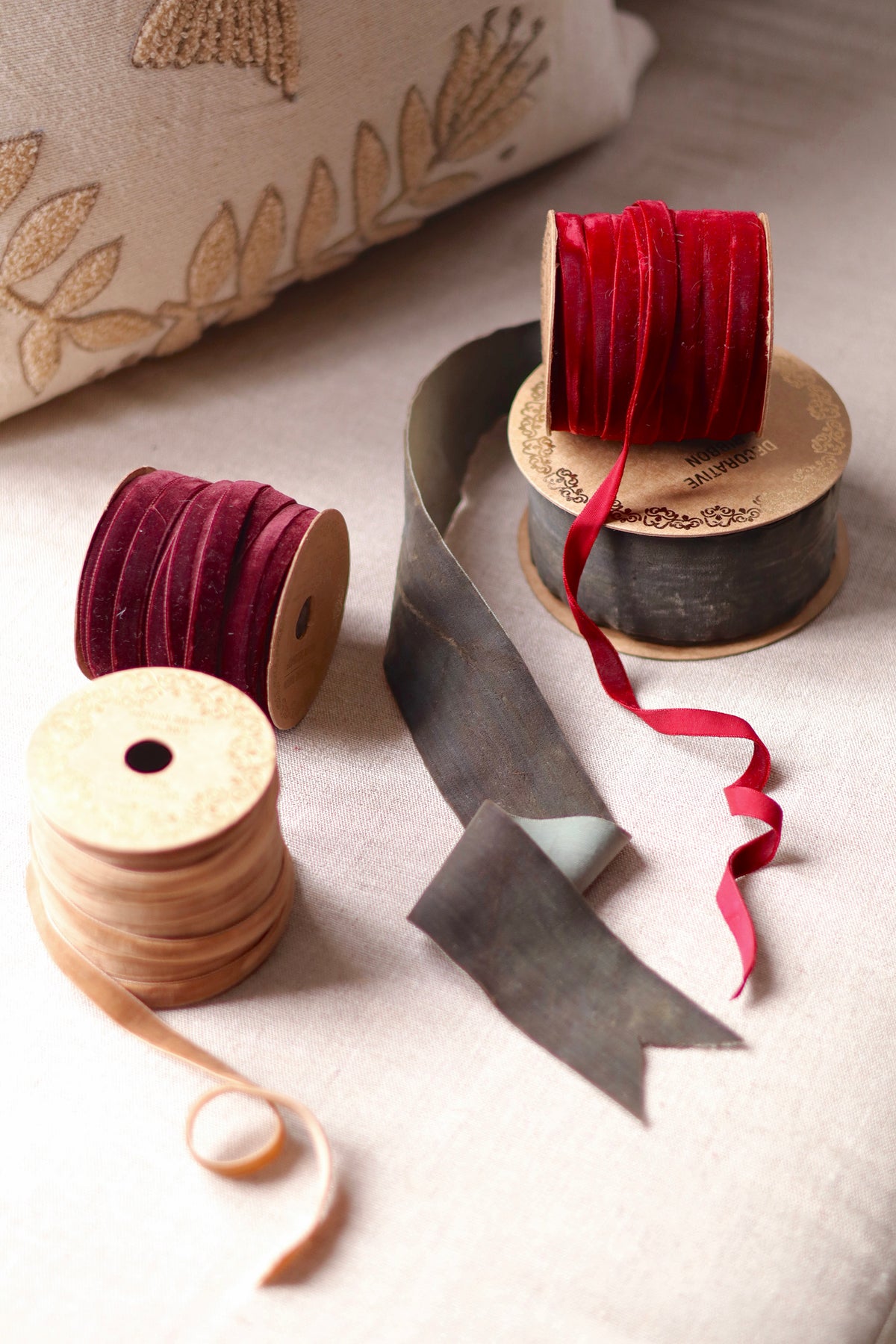 INDABA - 1/2" VELVET RIBBON ON SPOOL 10M CRIMSON RED