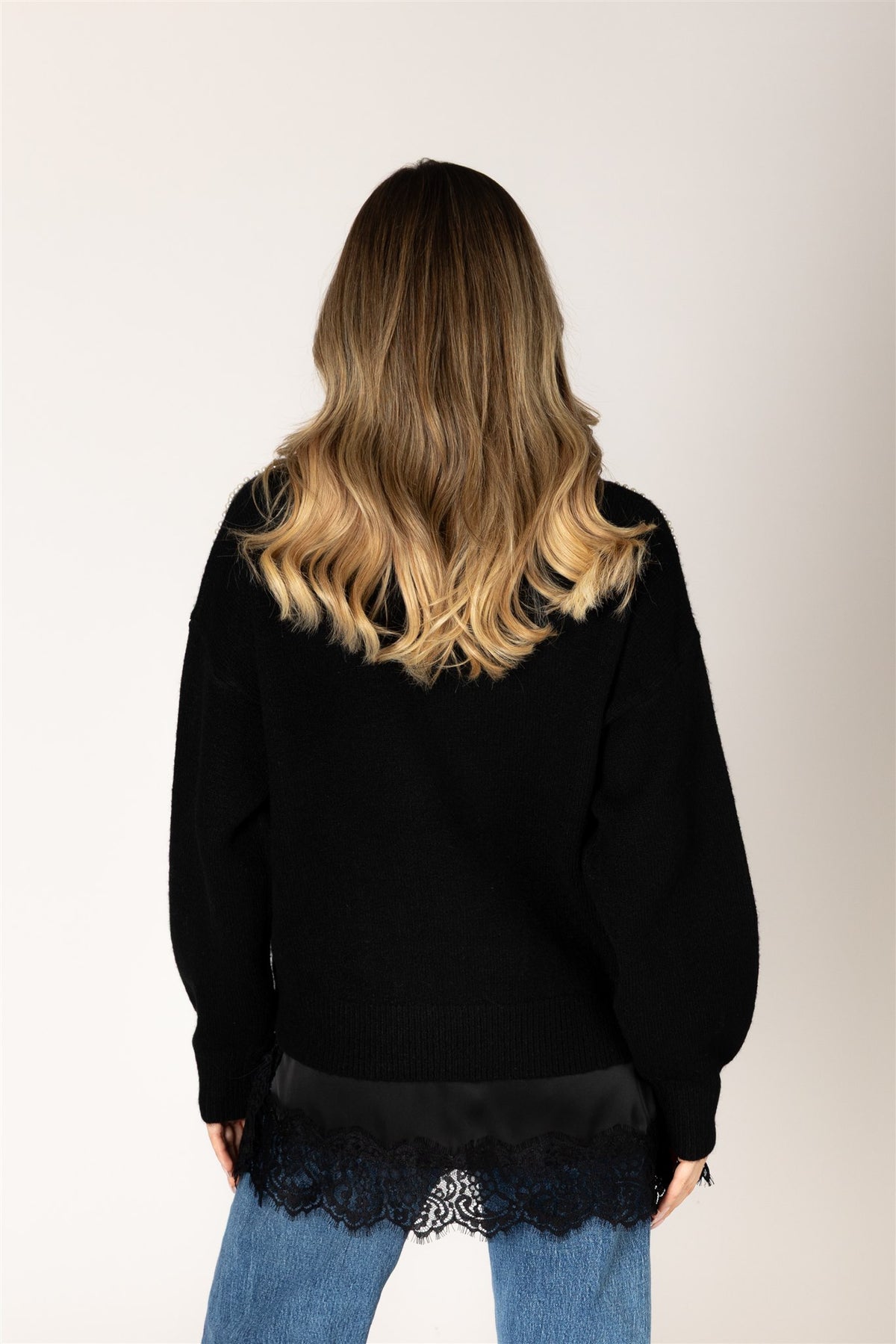 LYLA & LUXE - BOWS NOVELTY PEARL BOW SWEATER