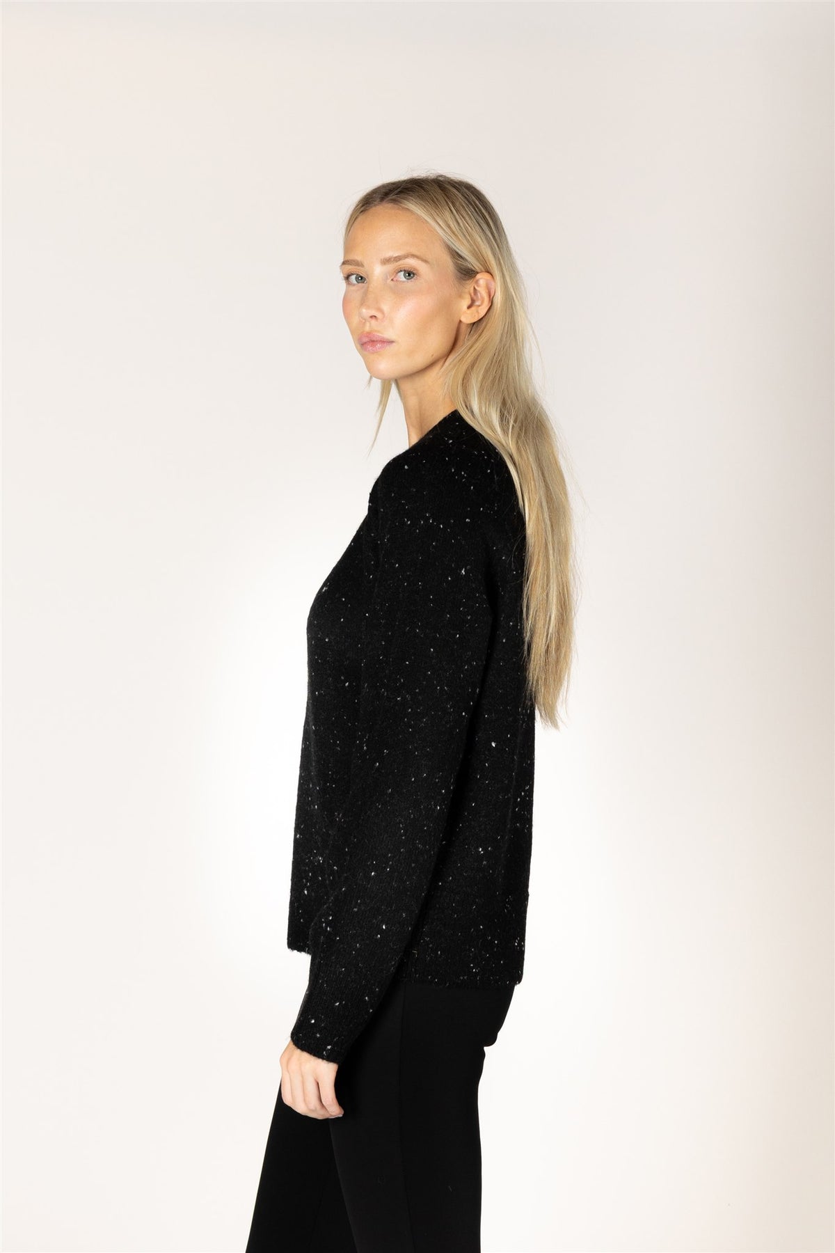 LYLA & LUXE - BRYNN HEART FLECK SWEATER