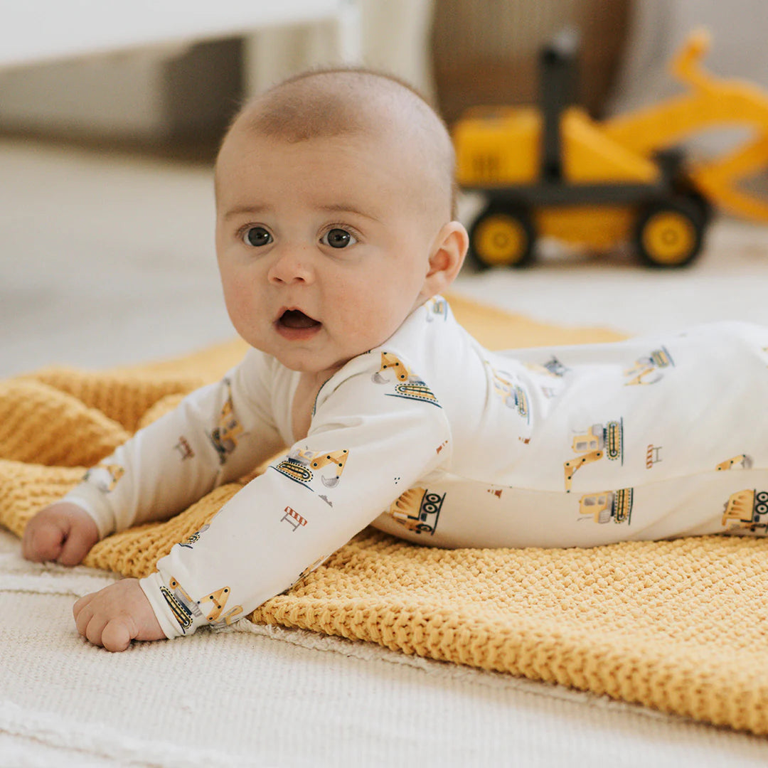 PETIT LEM - Baby Diggers Print on Off-White Sleeper