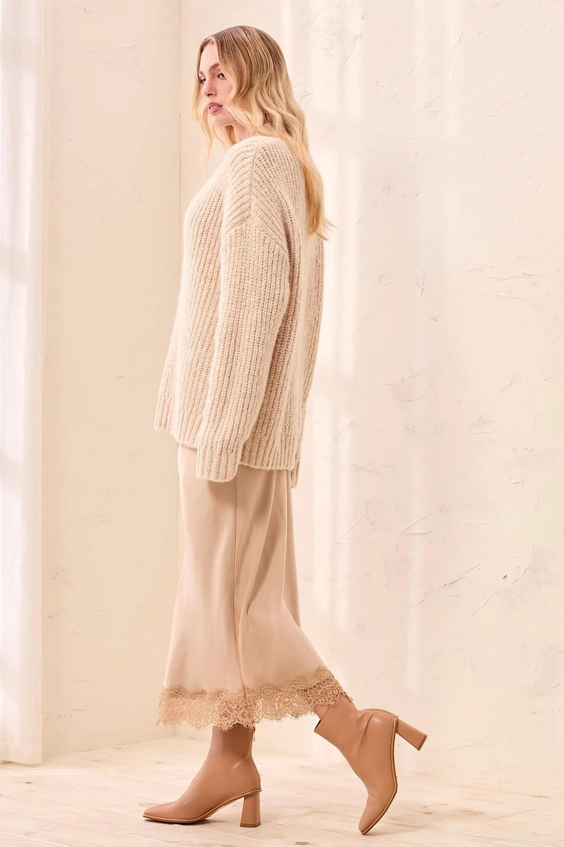 TRIBAL - SATIN SKIRT WITH LACE HEM