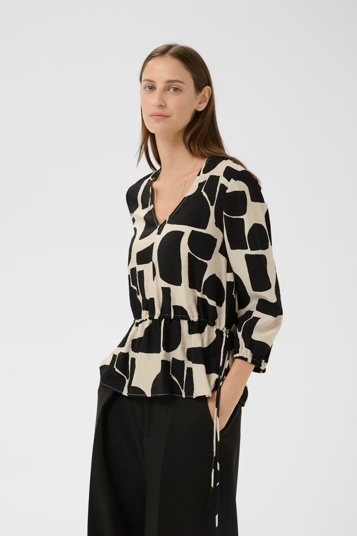 IN WEAR - WOMEN'S LYNN V-NECK