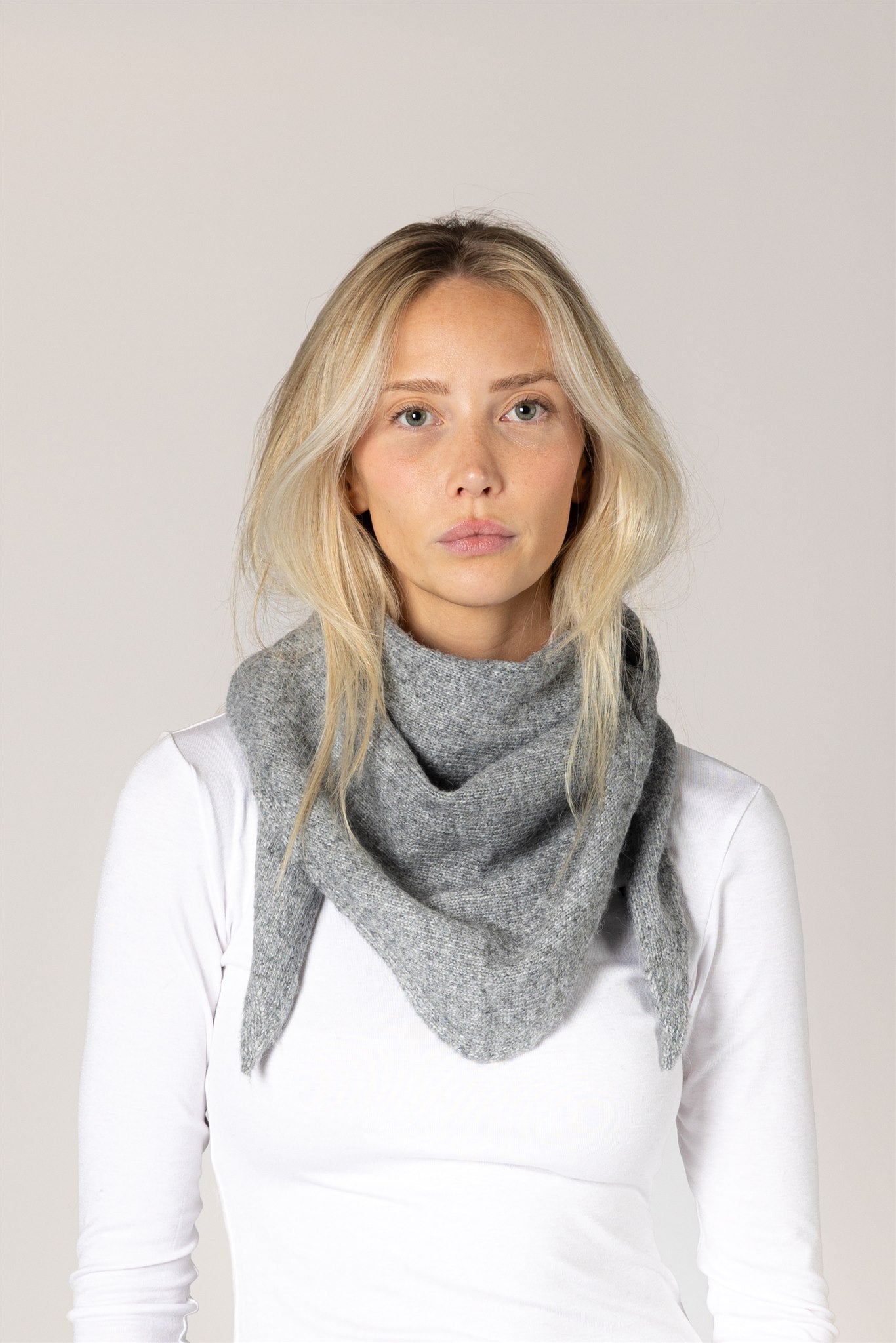 LYLA & LUXE - T-SCARF TRIANGLE SCARF