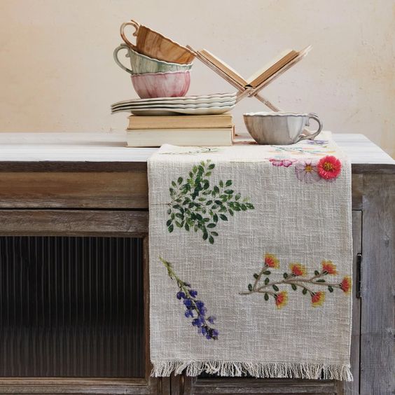 CREATIVE CO OP- FLOWERS TABLE RUNNER
