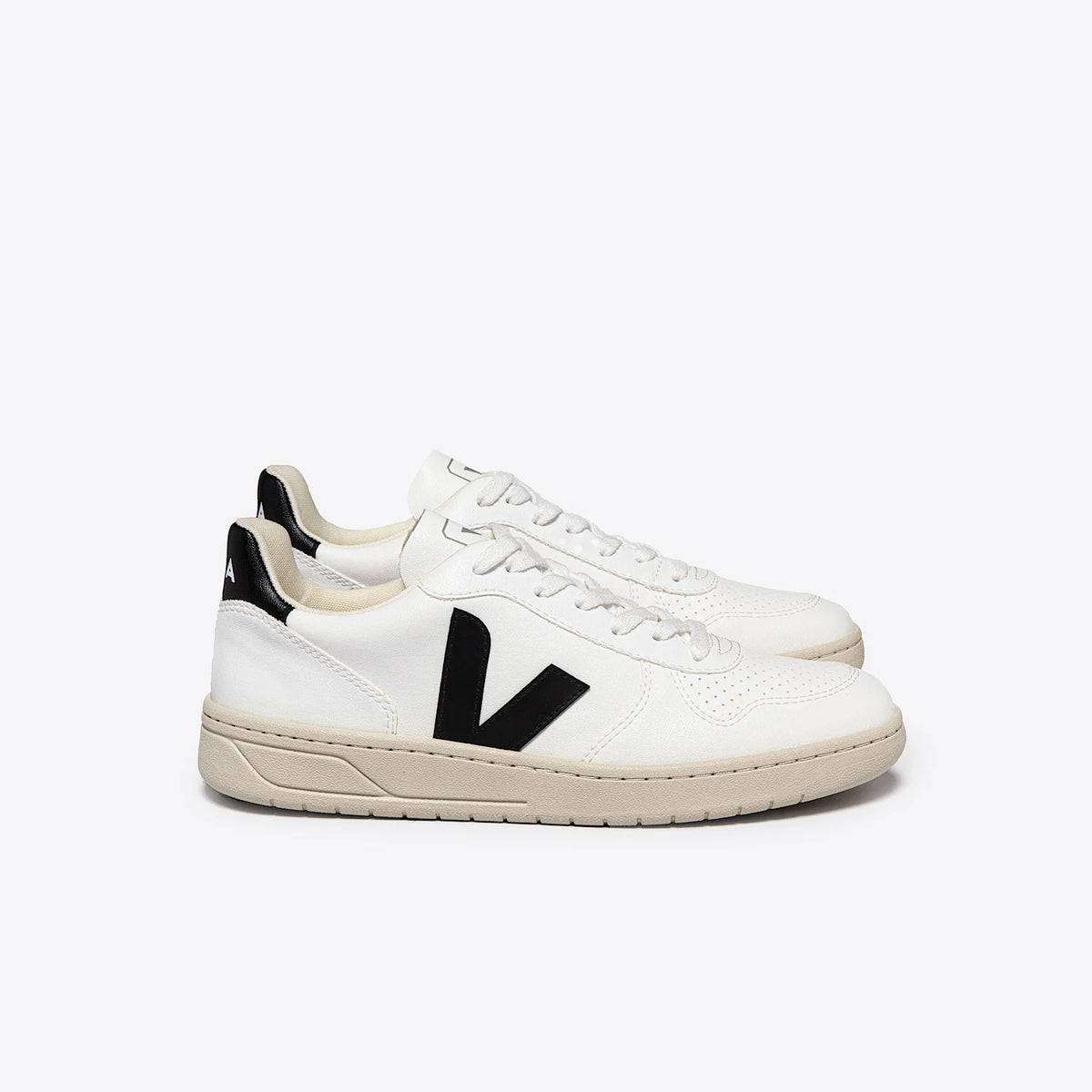 VEJA- WOMEN’S V-90 LEATHER SHOE