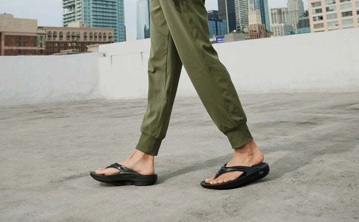 OOFOS - Women's OOlala Thong Sandal