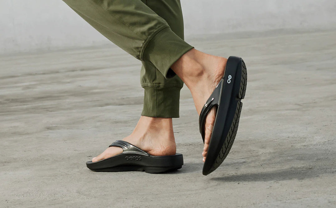 OOFOS - Women's OOlala Thong Sandal