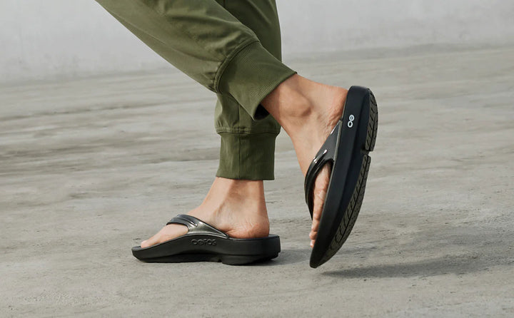 OOFOS - Women's OOlala Thong Sandal