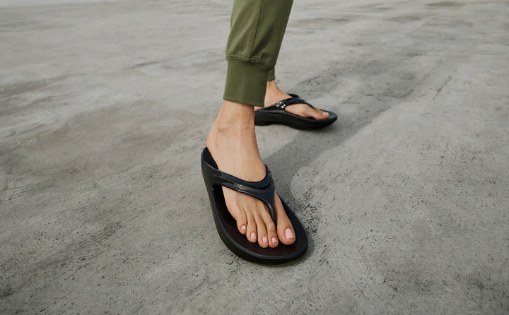 OOFOS - Women's OOlala Thong Sandal