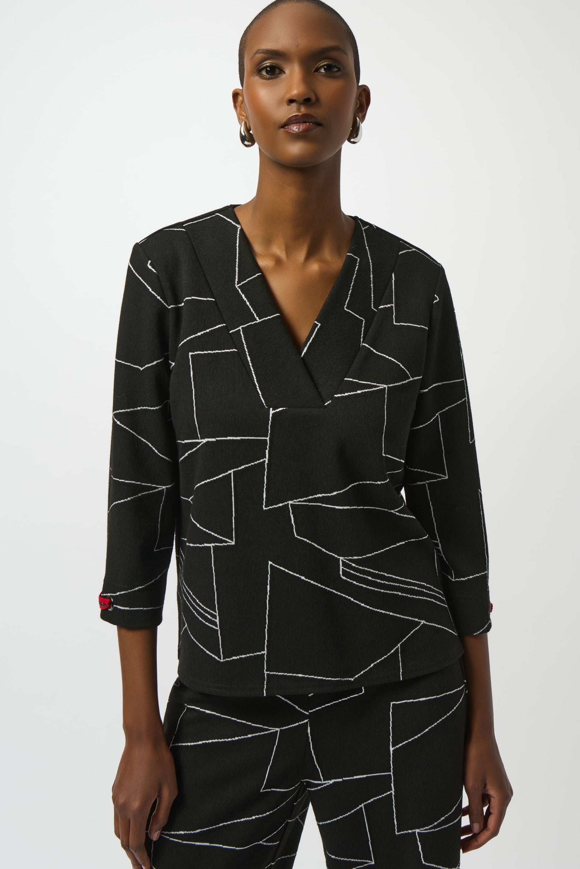 JOSEPH RIBKOFF- WOMEN'S V NECK PULLOVER TOP