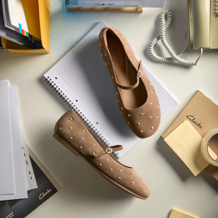 CLARKS - WOMEN'S LIVIA STUD SHOE