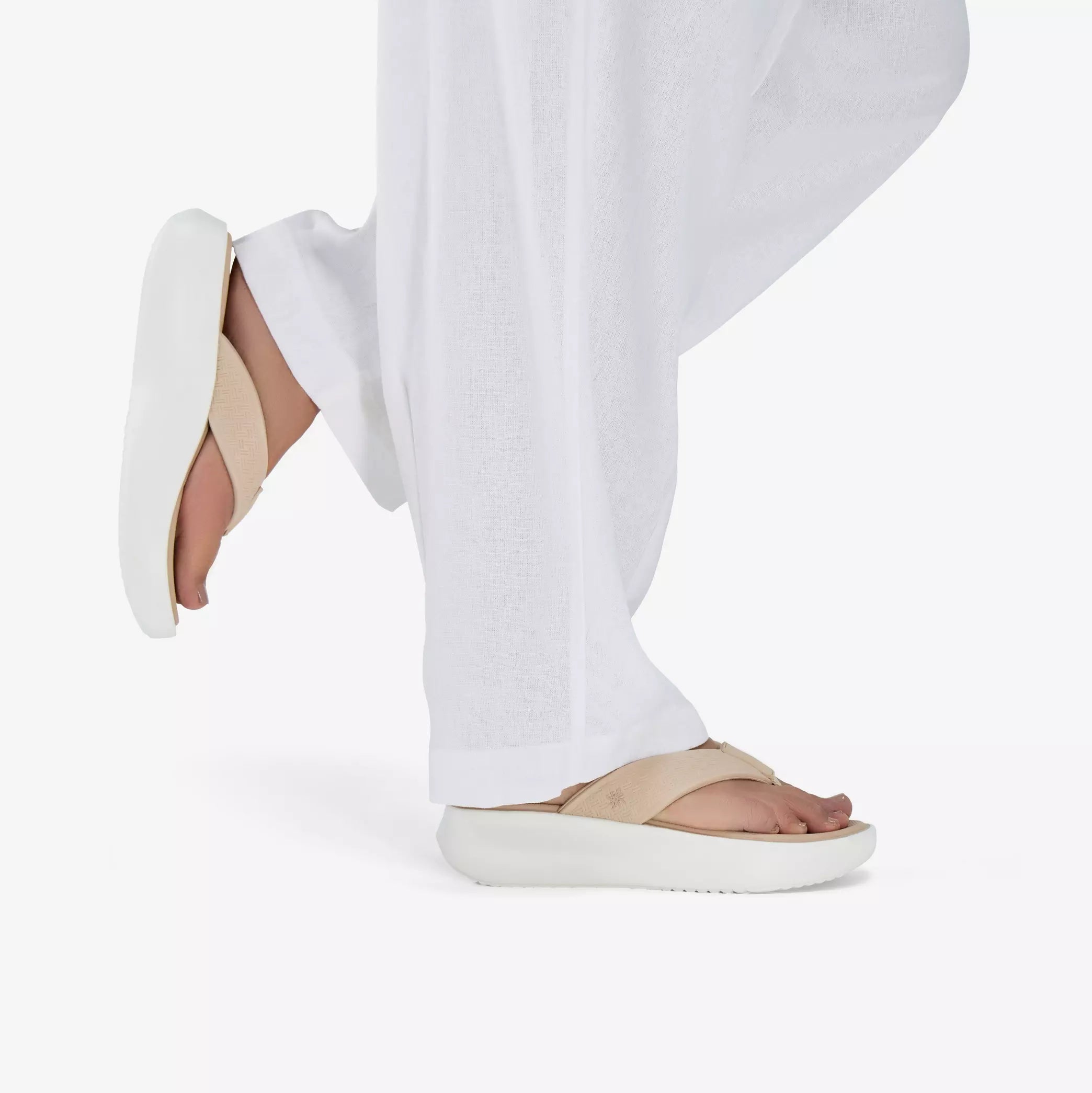 CLARKS - WOMEN'S SOLEVANA POST
