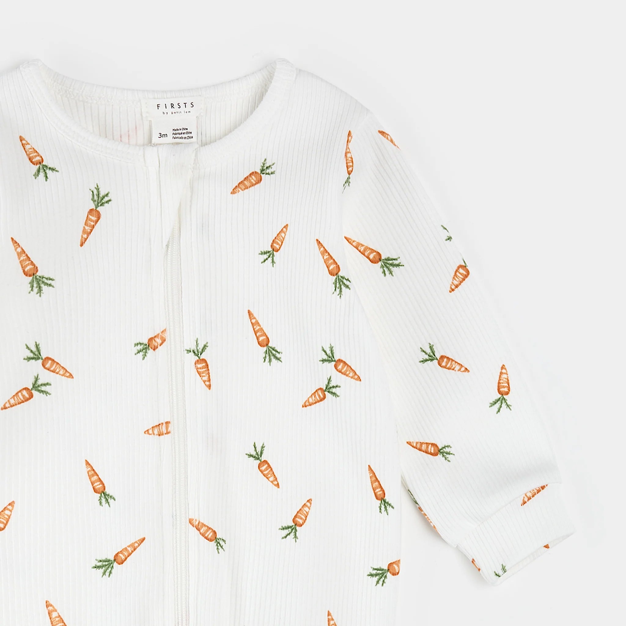 PETIT LEM - Baby Carrots Print on Off-White Ribbed Sleeper