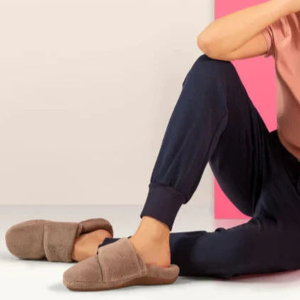 AETREX- WOMEN'S MANDY CLOSED TOE COFFEE SLIPPER