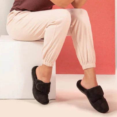 AETREX- WOMEN'S MANDY CLOSED TOE SLIPPER