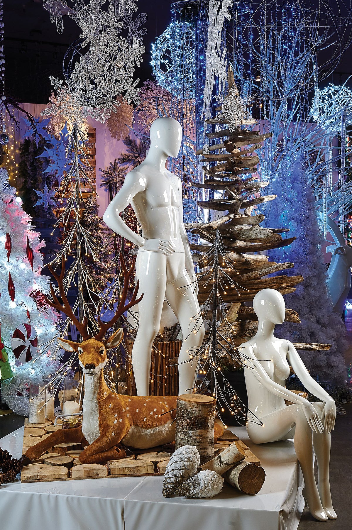 ADV - 4' FIR TREE W/SNOW W/W LED(112) IN