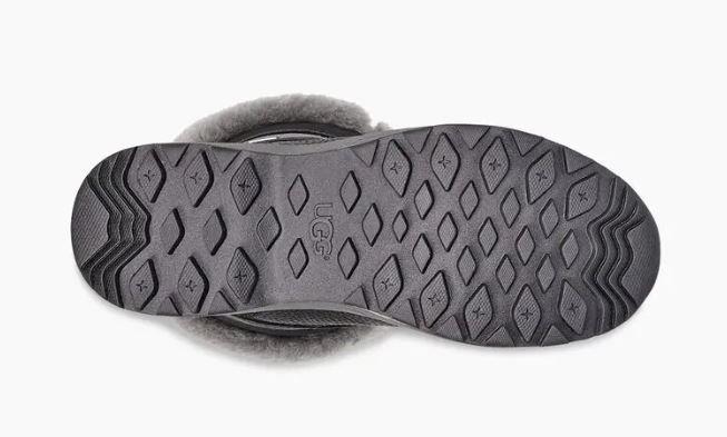 UGG- WOMEN'S ANDIRONDACK BOOT