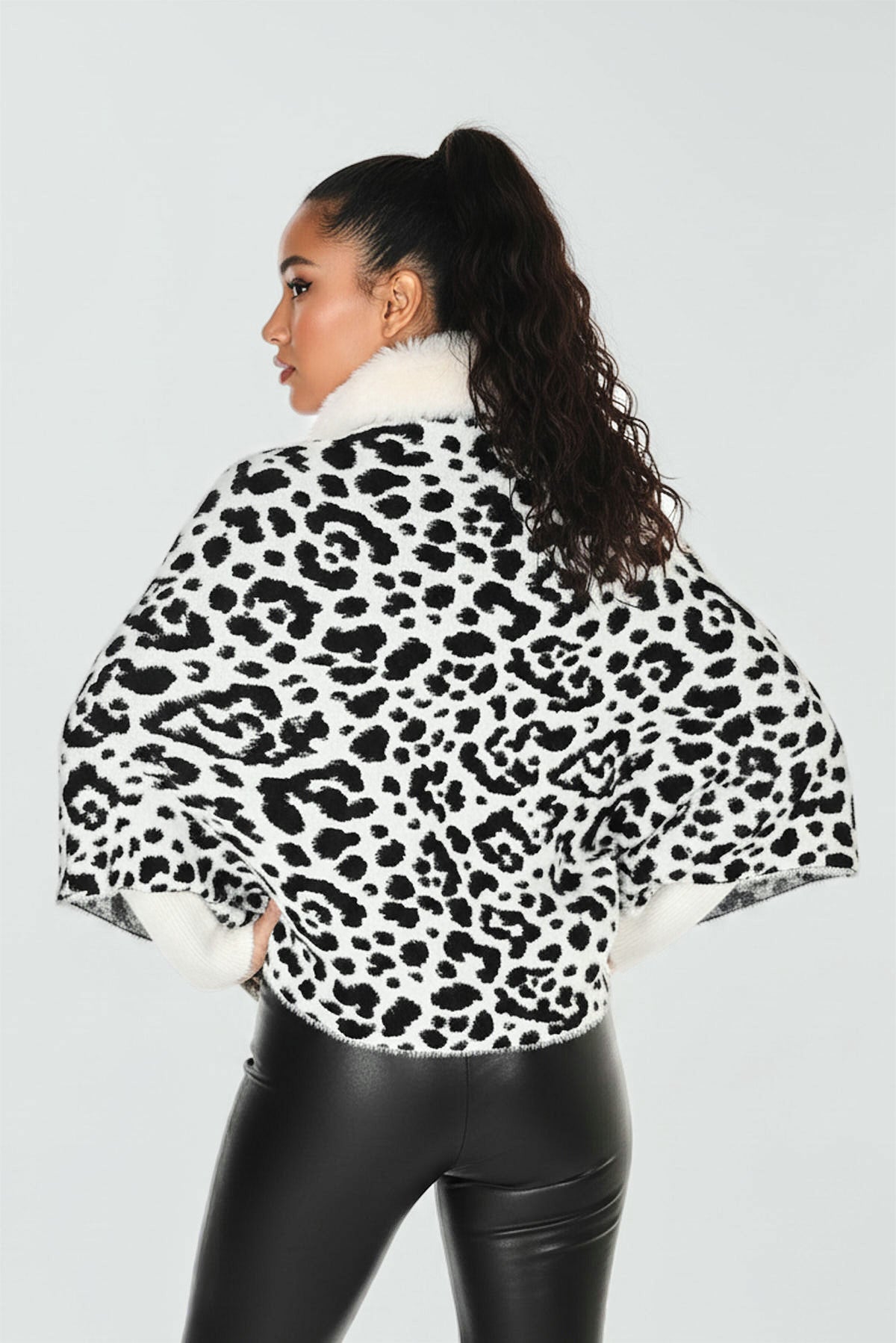 FRANK LYMAN - WOMEN'S KNIT CAPE