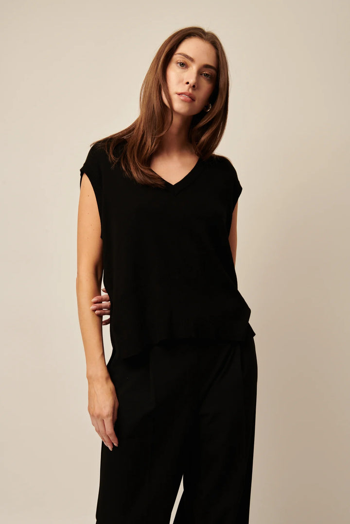 LINE- WOMEN'S MAGGIE SWEATER VEST