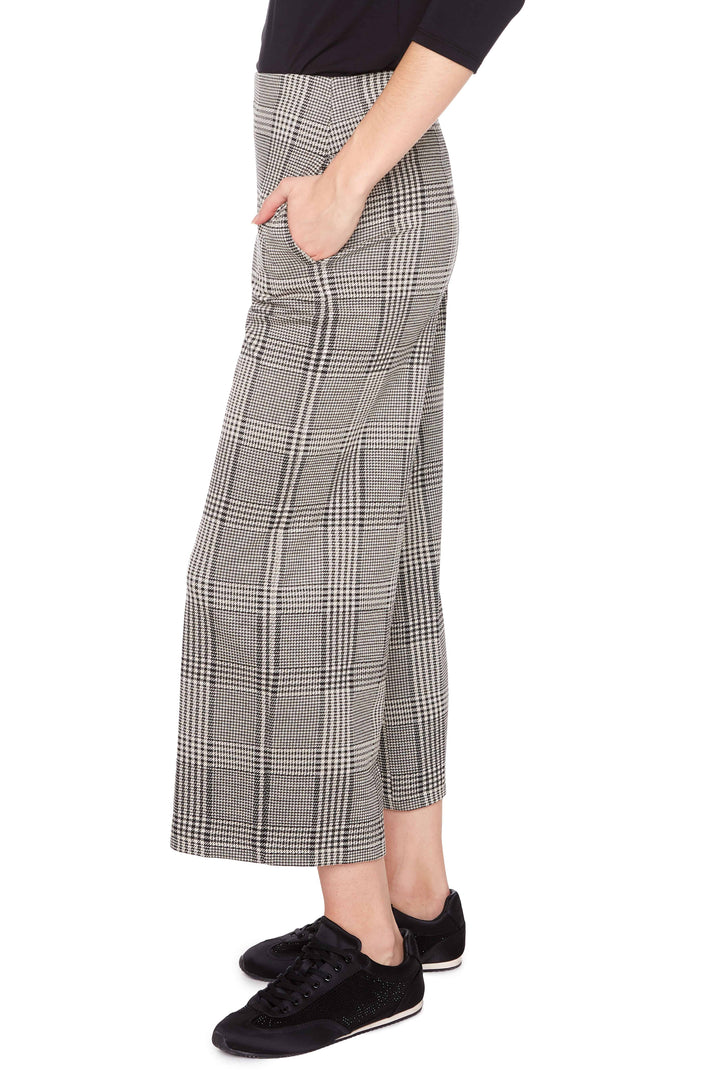 UP! PANT-  WOMEN'S BEIGE PLAID KNIT CROPPED GAUCHO PANT