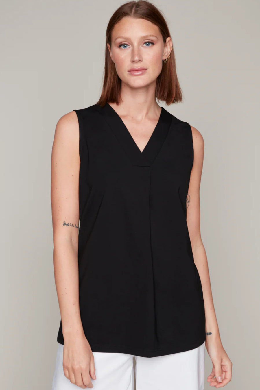 CARRE NOIR- WOMEN'S SLEEVELESS TOP 7956
