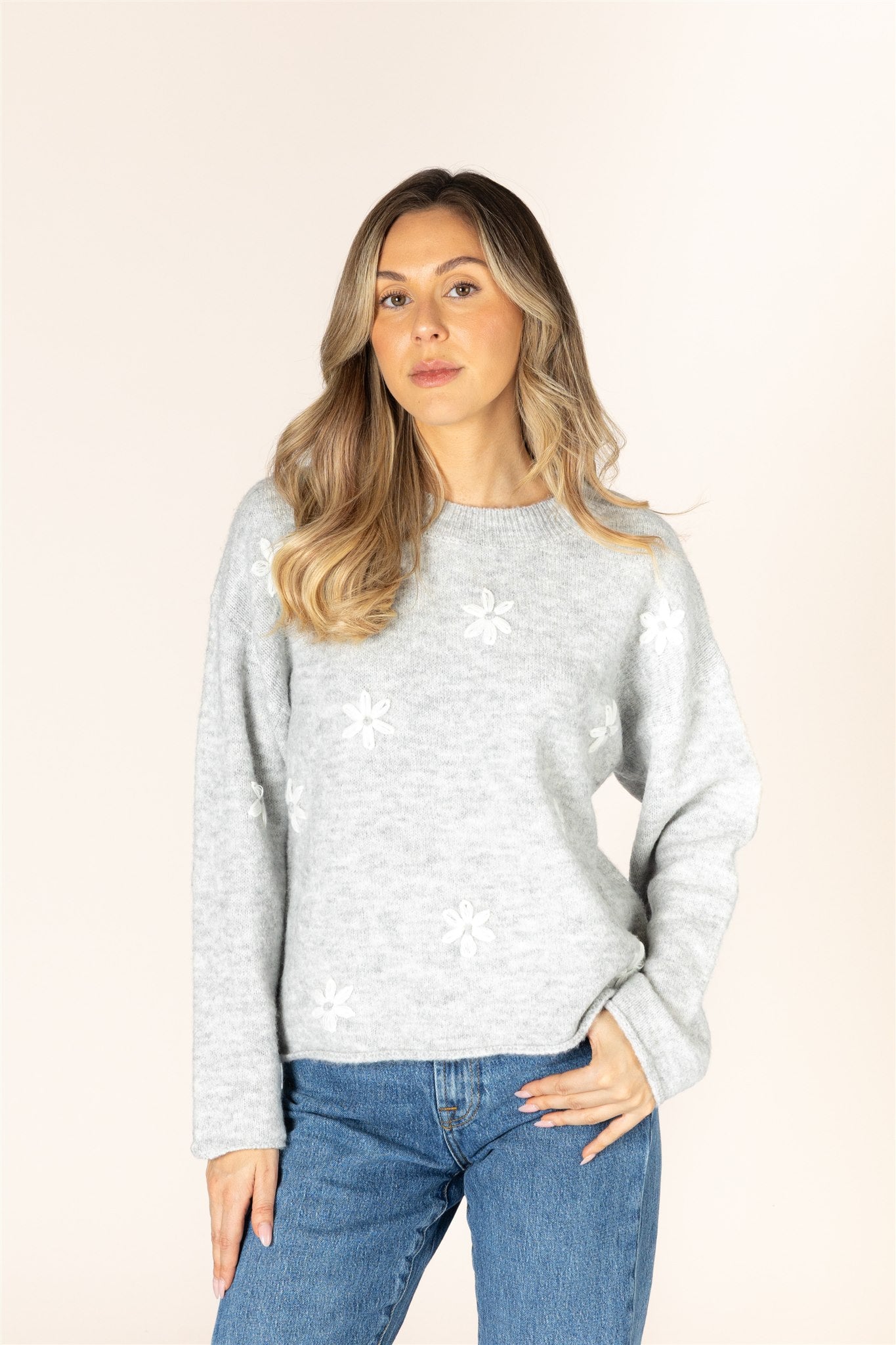 LYLA & LUXE - AIDENDAISY NOVELTY DAISY SWEATER