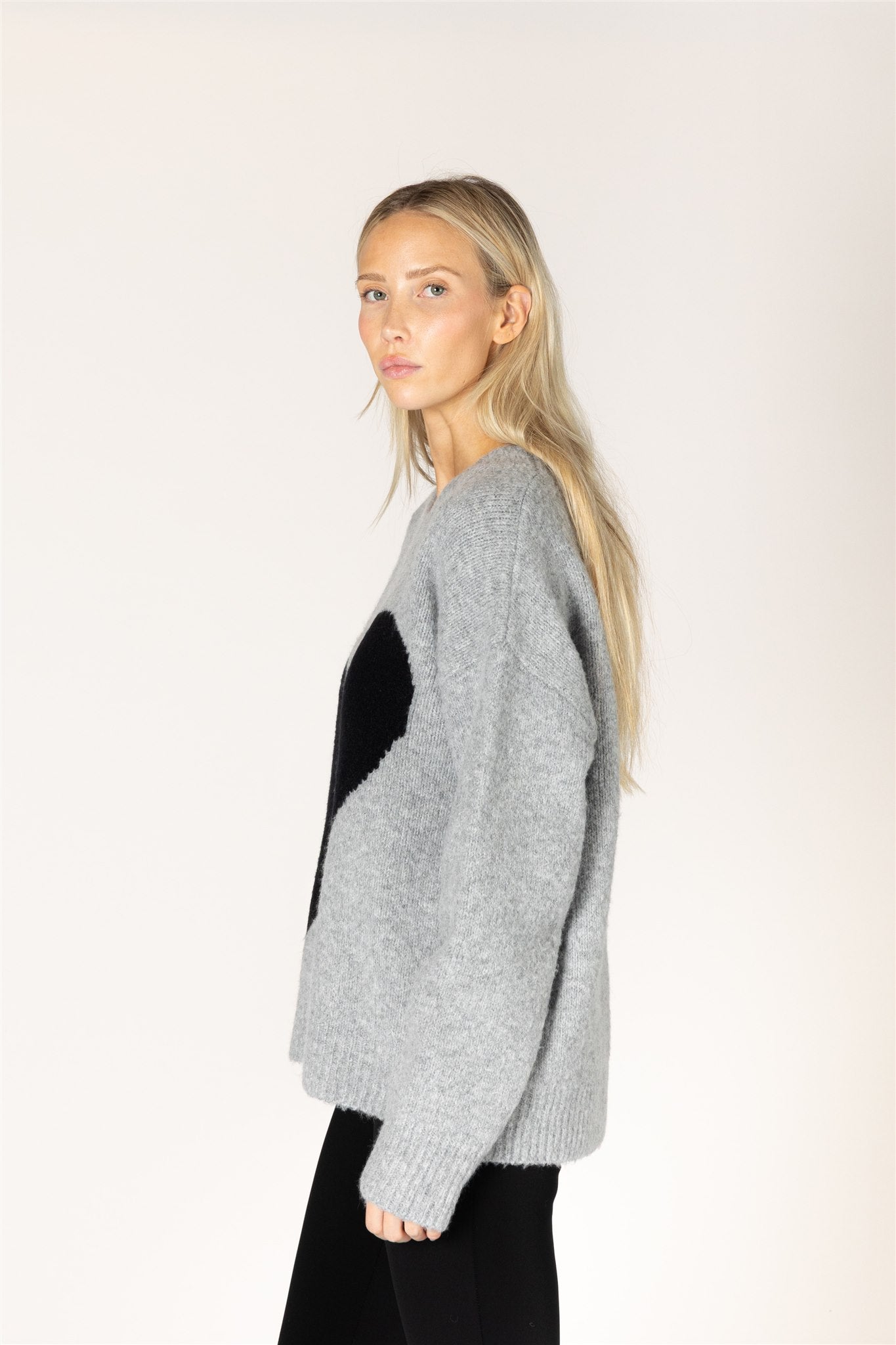 LYLA & LUXE - ATHENA HEART CREW SWEATER