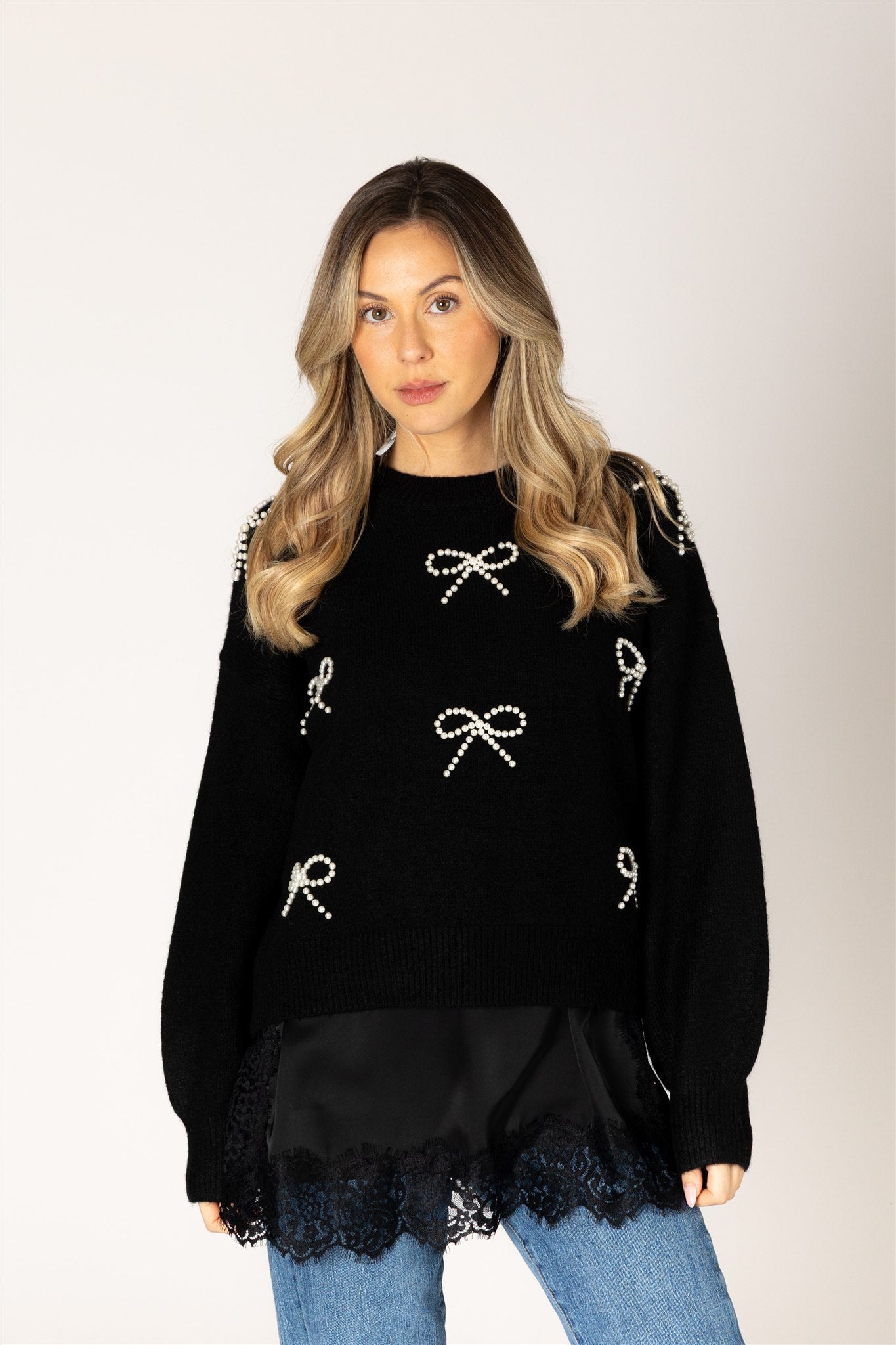 LYLA & LUXE - BOWS NOVELTY PEARL BOW SWEATER