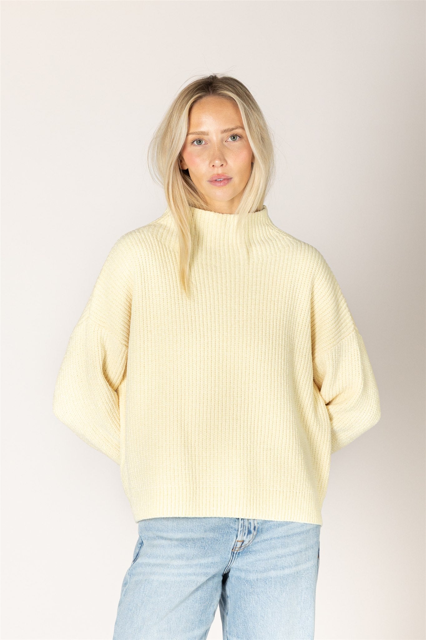 LYLA & LUXE - EVOLETCHNL CHENILLE MOCK RIB SWEATER