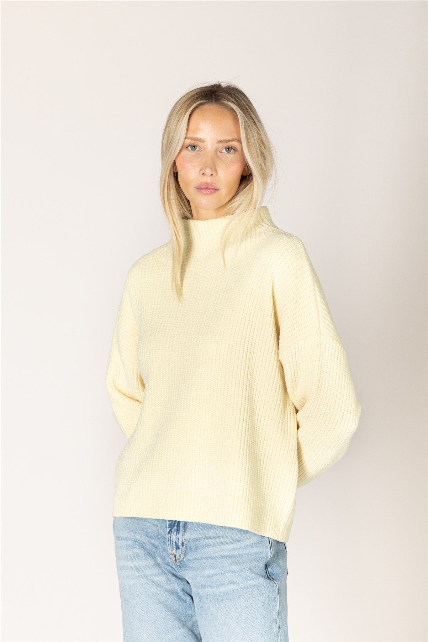 LYLA & LUXE - EVOLETCHNL CHENILLE MOCK RIB SWEATER
