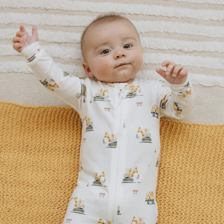 PETIT LEM - Baby Diggers Print on Off-White Sleeper