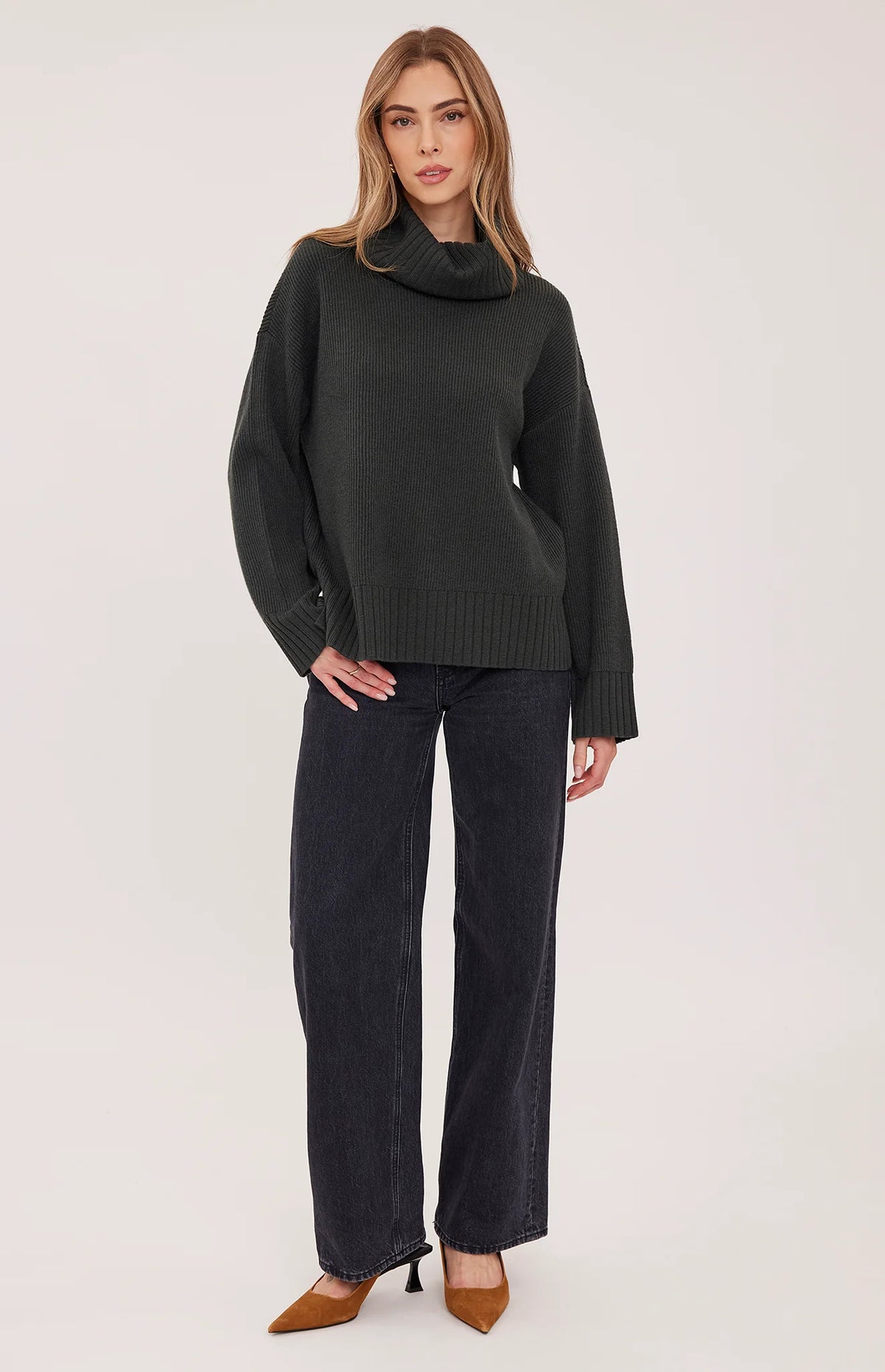 GENTLE FAWN - WOMEN'S RUNA SWEATER