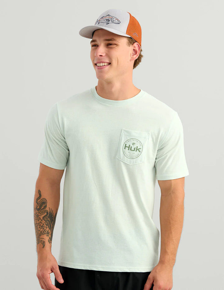 HUK - MEN'S MARLIN CIRCLE SS POCKET TEE