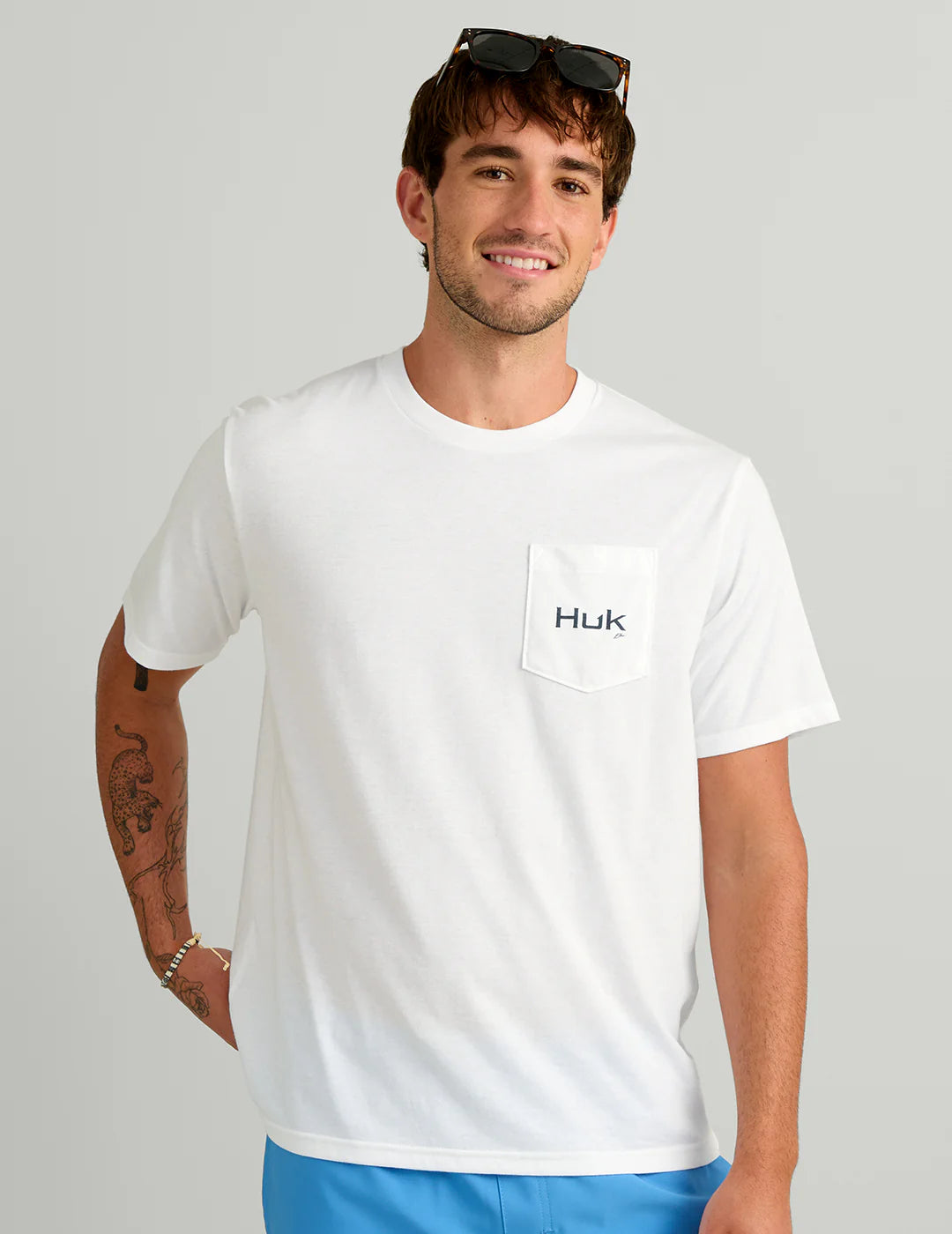 HUK - MEN'S KC PLAQUE SS POCKET TEE