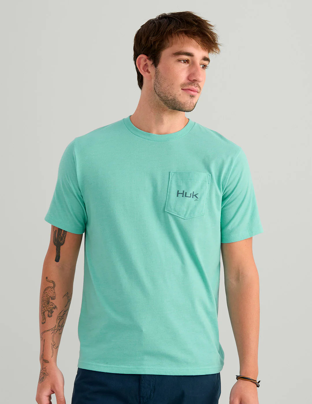 HUK - MEN'S KC PLAQUE SS POCKET TEE