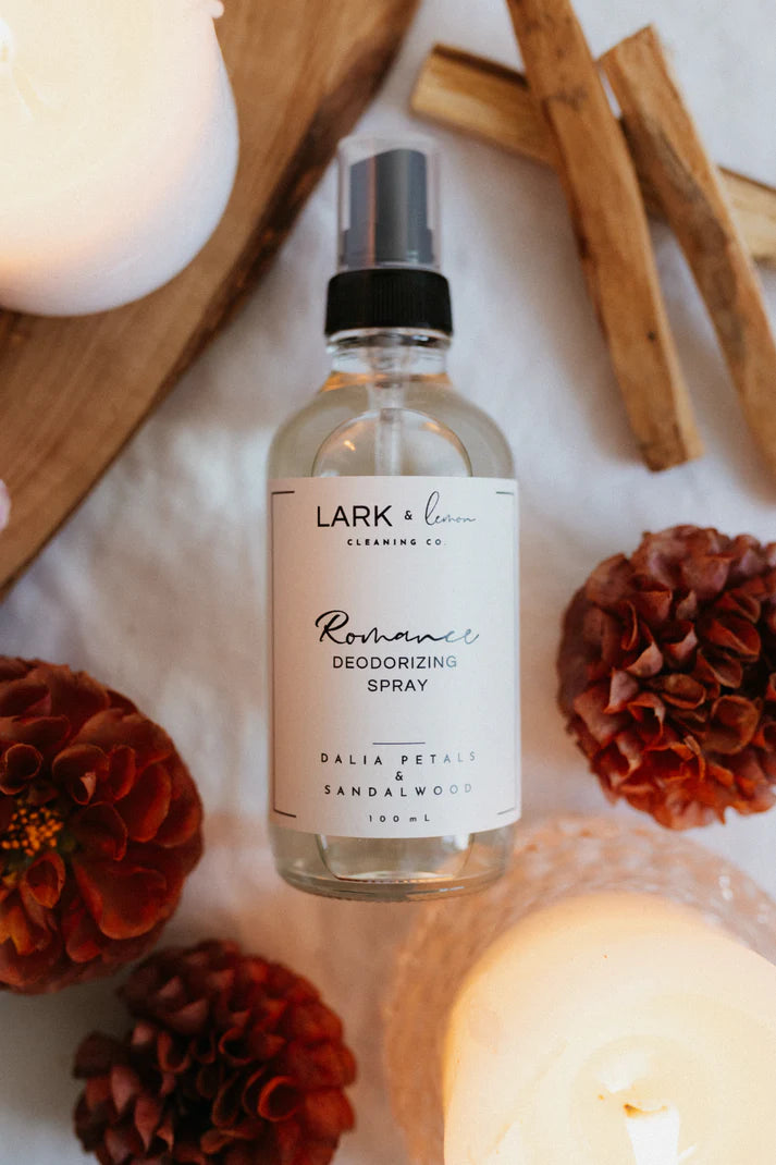 LARK & LEMON - DAHLIA PETALS & SANDALWOOD ROOM SPRAY