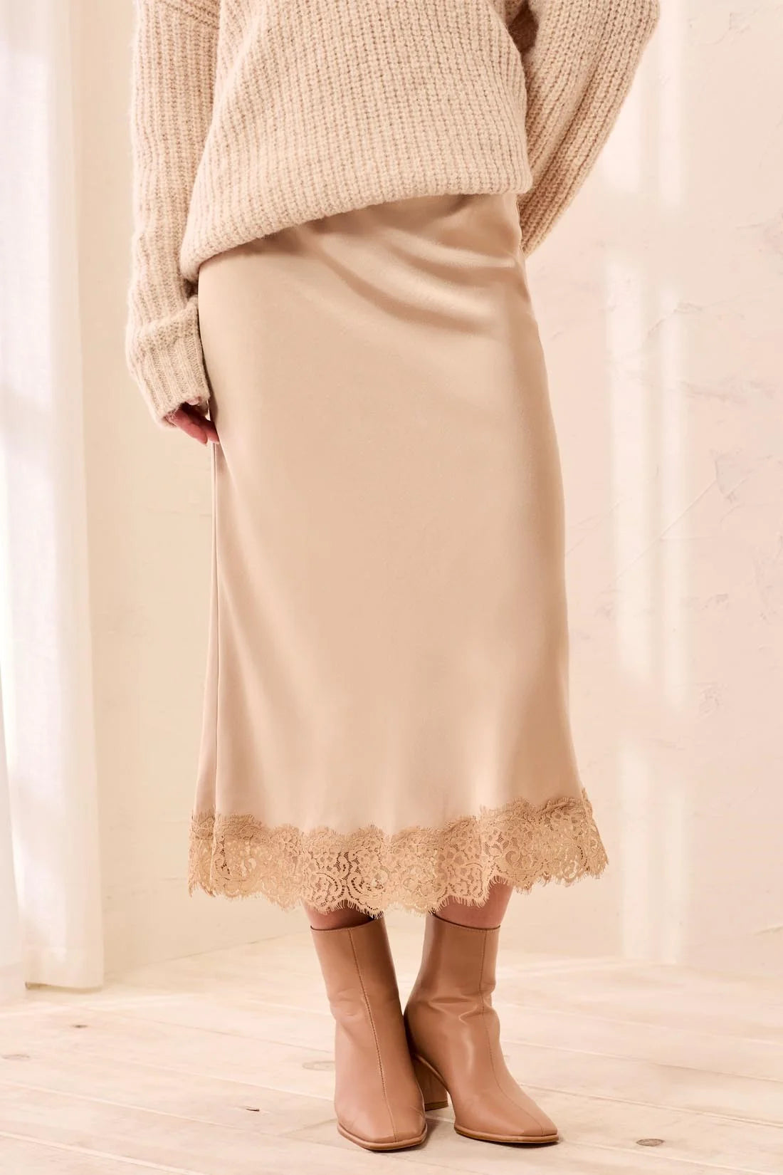 TRIBAL - SATIN SKIRT WITH LACE HEM