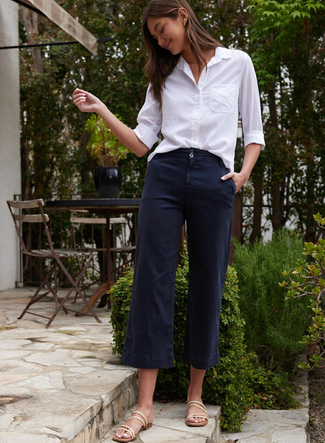 BELLA DAHL- WOMEN'S TAIL BUTTON DOWN SHIRT