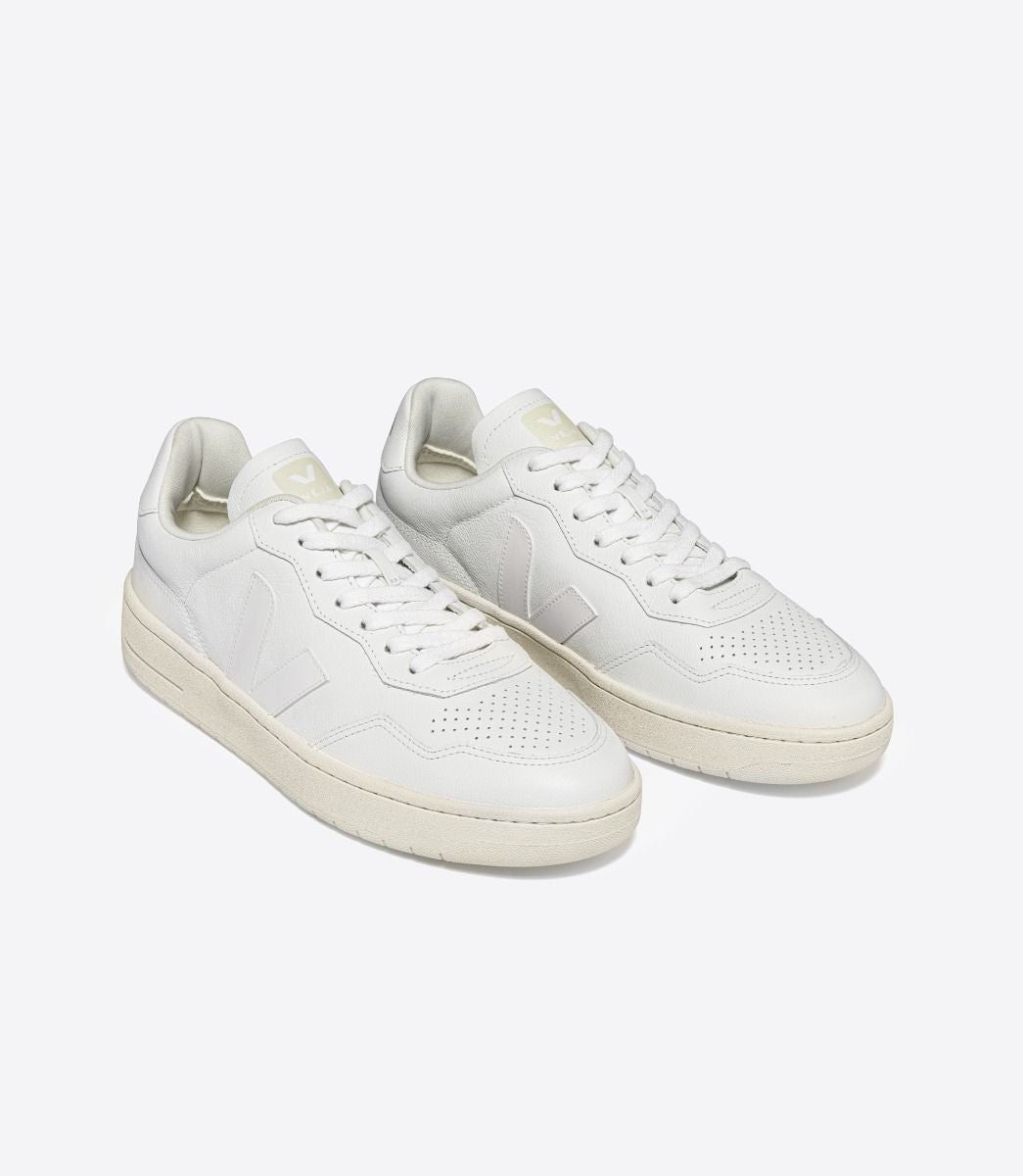 VEJA- WOMEN’S V-90 LEATHER SHOE