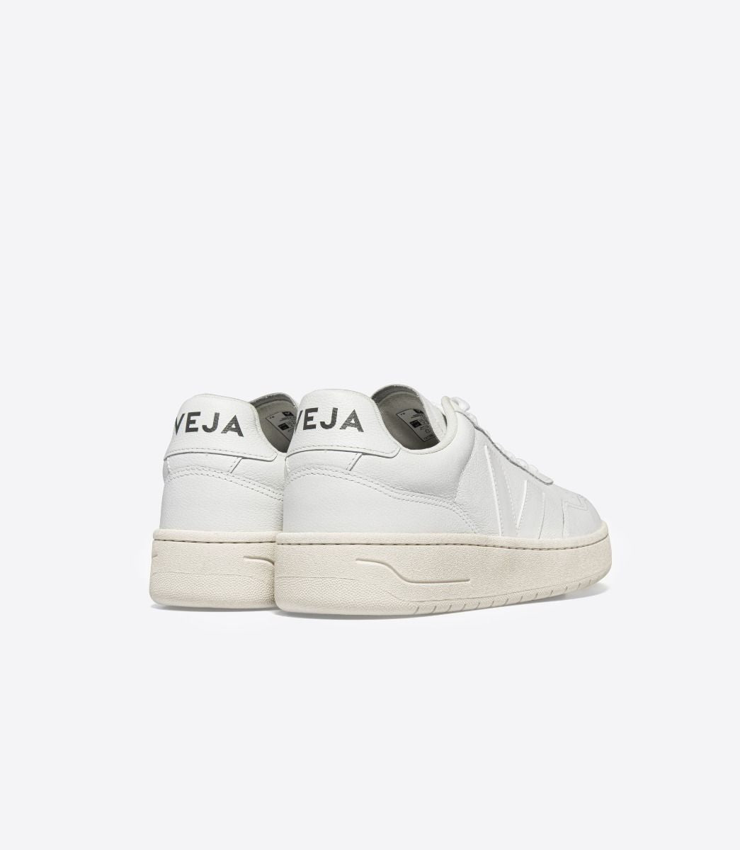 VEJA- WOMEN’S V-90 LEATHER SHOE