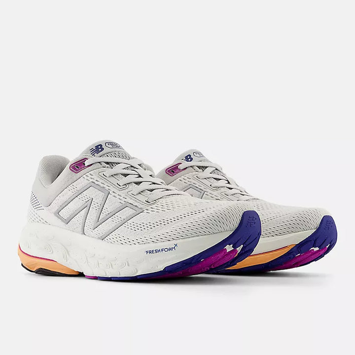 NEW BALANCE- WOMENS 860 SNEAKER