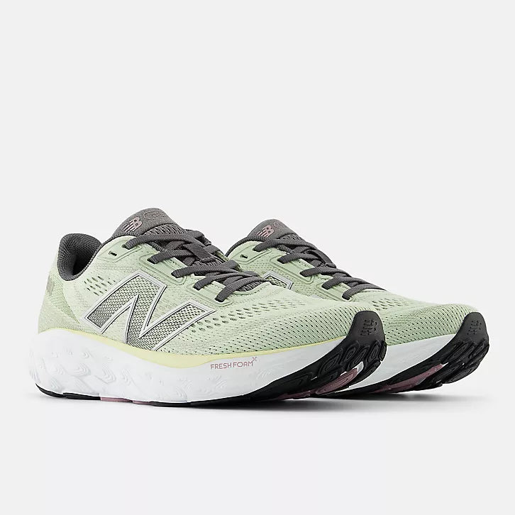 NEW BALANCE- WOMENS 880 SNEAKER