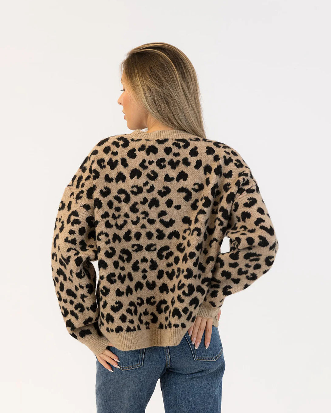 LYLA & LUXE - WOMEN'S JESSIE ANIMAL PULLOVER SWEATER 
