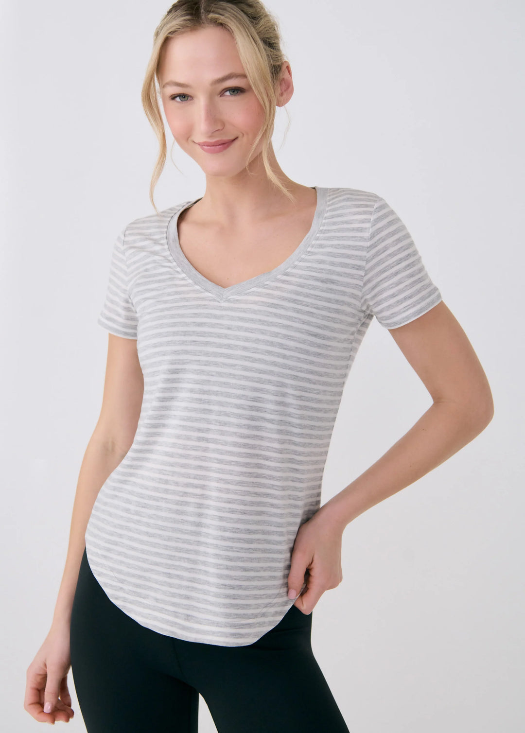 LOLE- WOMEN'S DYNAMIC V-NECK SHIRT