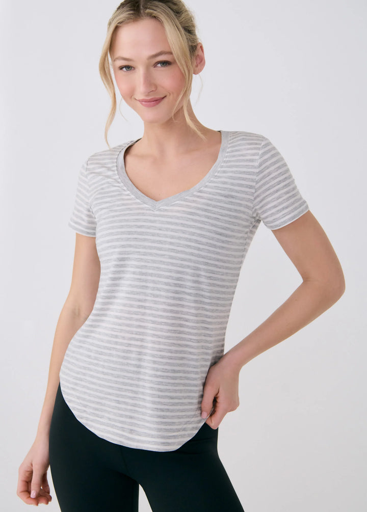 LOLE- WOMEN'S DYNAMIC V-NECK SHIRT